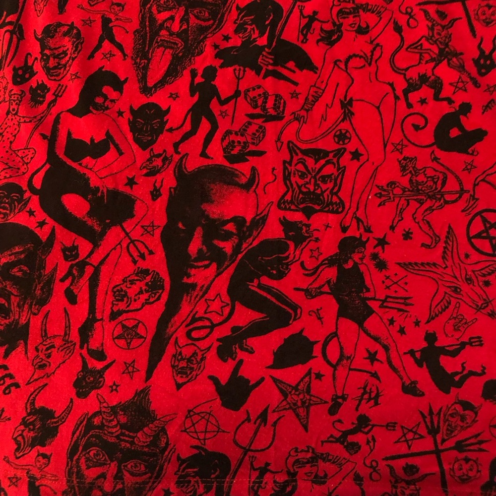 Kreepsville Vibrant Red/black Graphic Women's Tee - Picture 6 of 7